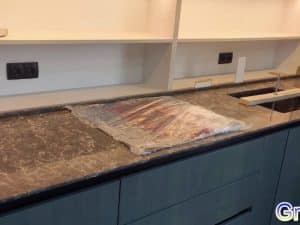 Столешница на кухне Caesarstone 6003 Granit.in.ua