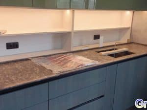 Столешница на кухне Caesarstone 6003 Granit.in.ua