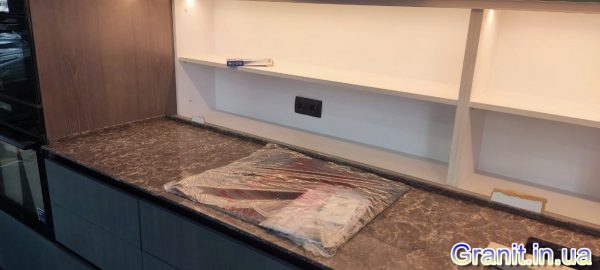 Столешница на кухне Caesarstone 6003 Granit.in.ua